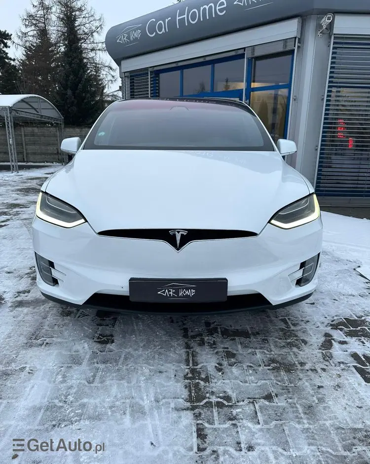 TESLA Model X 