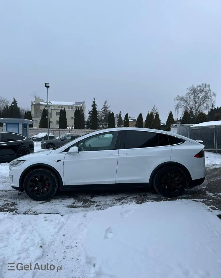 TESLA Model X 