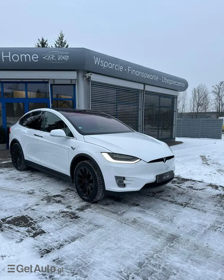 TESLA Model X 