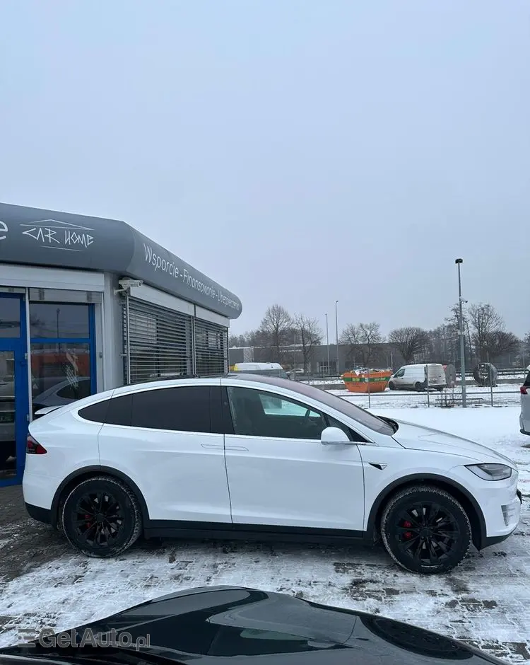 TESLA Model X 