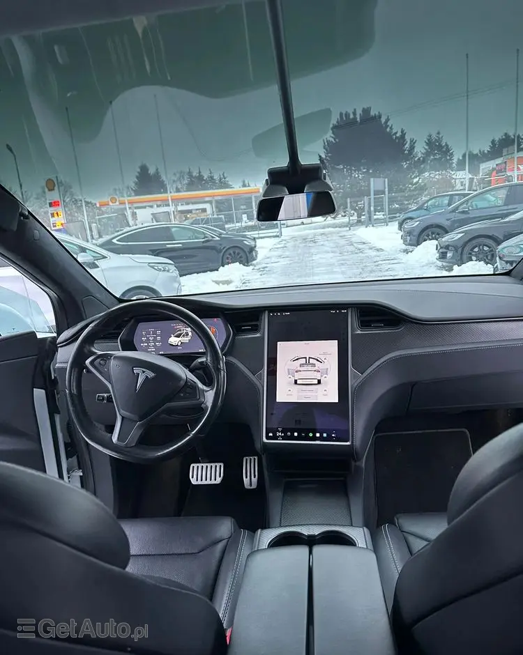 TESLA Model X 