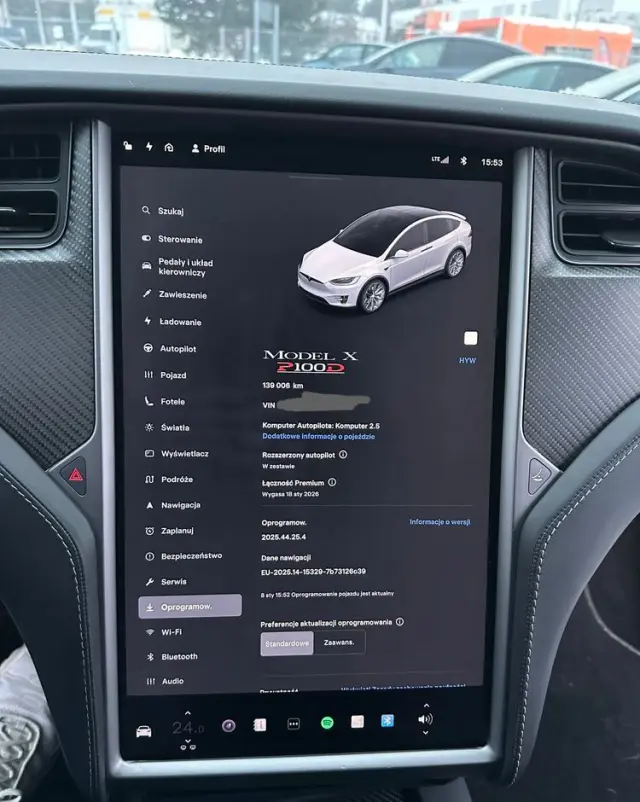 TESLA Model X 