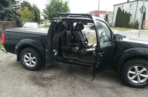 NISSAN Navara 
