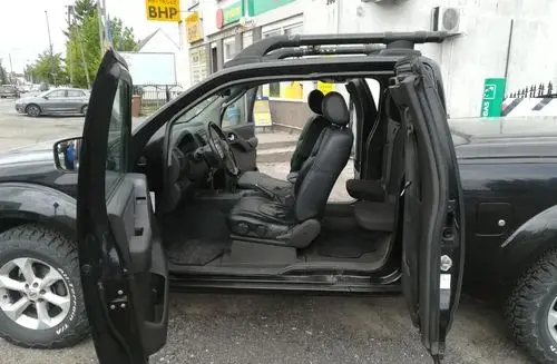 NISSAN Navara 