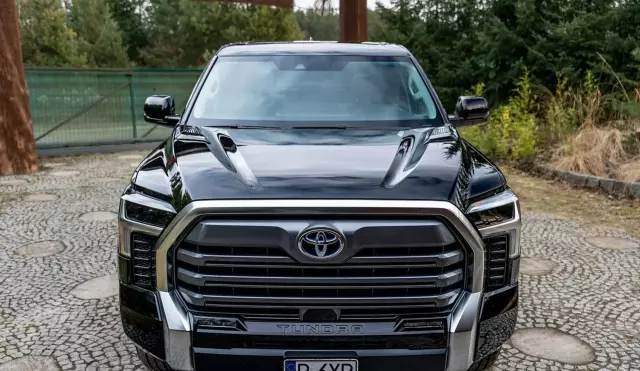 TOYOTA Tundra 
