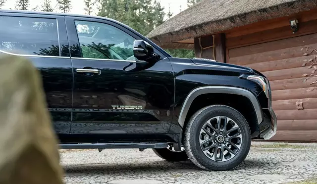 TOYOTA Tundra 