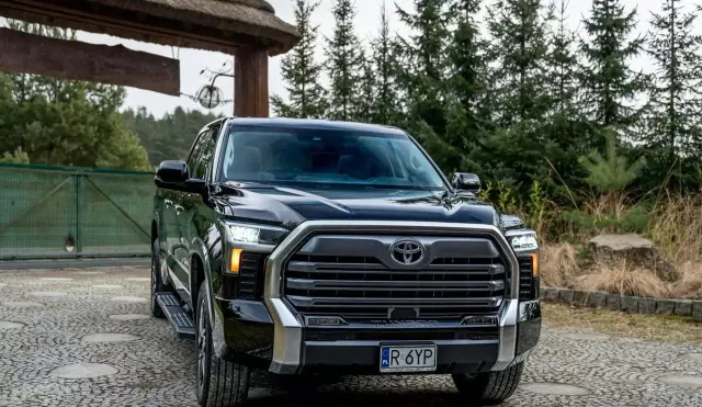 TOYOTA Tundra 