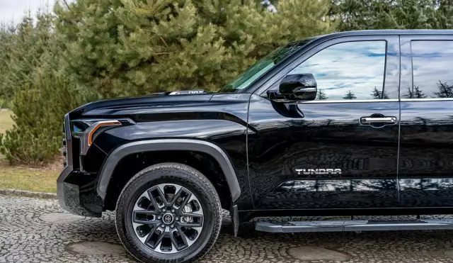 TOYOTA Tundra 