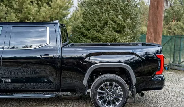 TOYOTA Tundra 