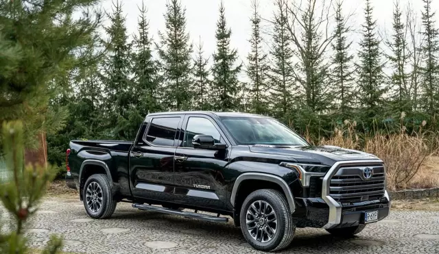 TOYOTA Tundra 