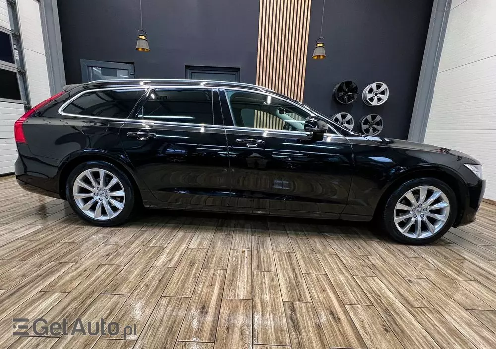VOLVO V90 D4 Momentum Pro