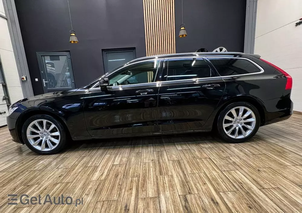 VOLVO V90 D4 Momentum Pro