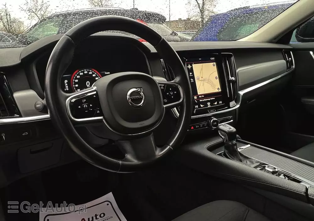 VOLVO V90 D4 Momentum Pro