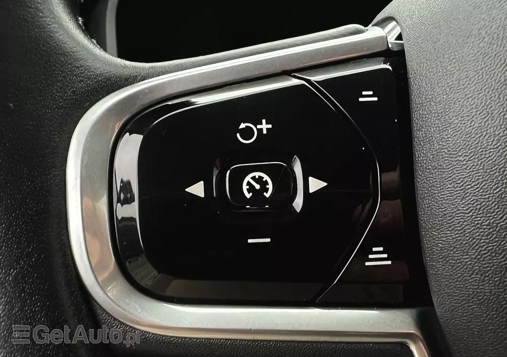 VOLVO V90 D4 Momentum Pro