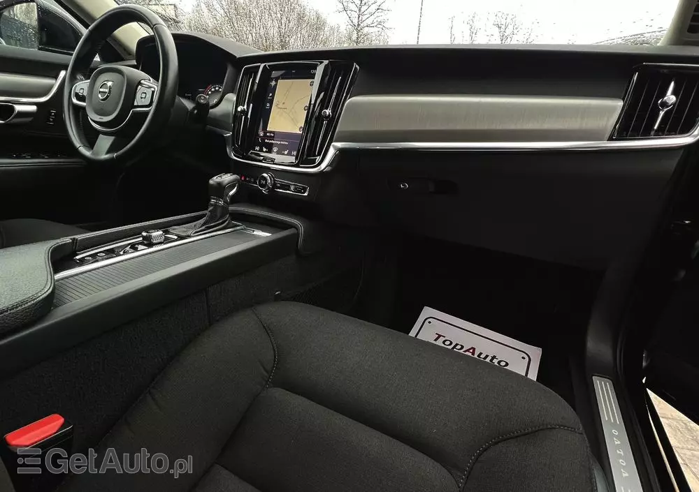 VOLVO V90 D4 Momentum Pro