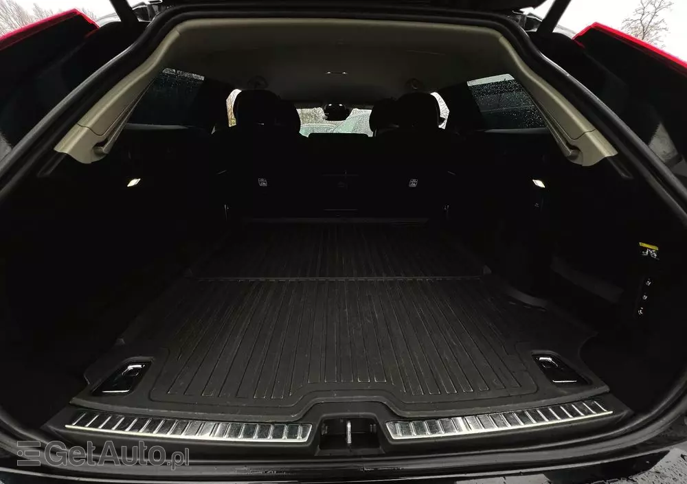 VOLVO V90 D4 Momentum Pro