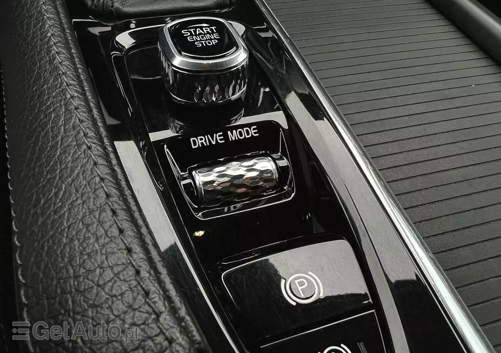 VOLVO V90 D4 Momentum Pro