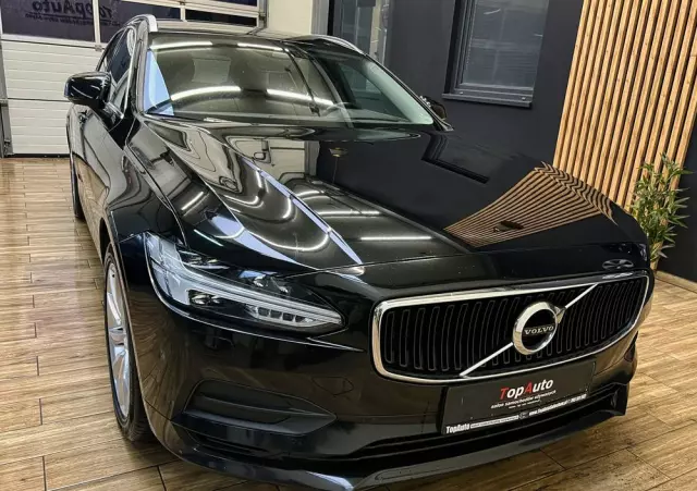 VOLVO V90 D4 Momentum Pro