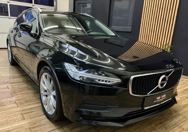VOLVO V90 D4 Momentum Pro