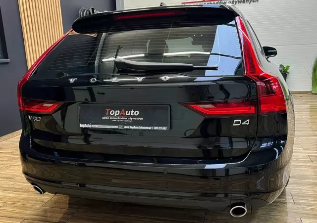 VOLVO V90 D4 Momentum Pro