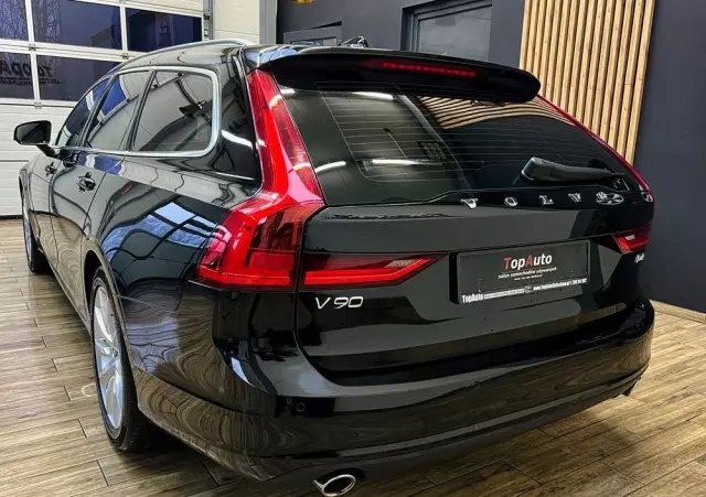 VOLVO V90 D4 Momentum Pro