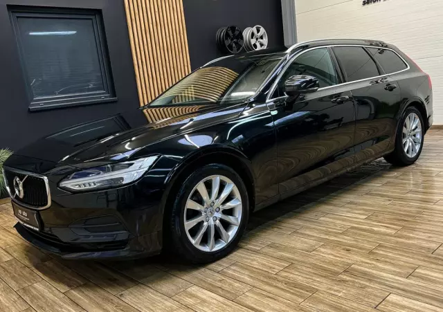 VOLVO V90 D4 Momentum Pro