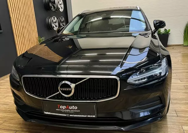 VOLVO V90 D4 Momentum Pro