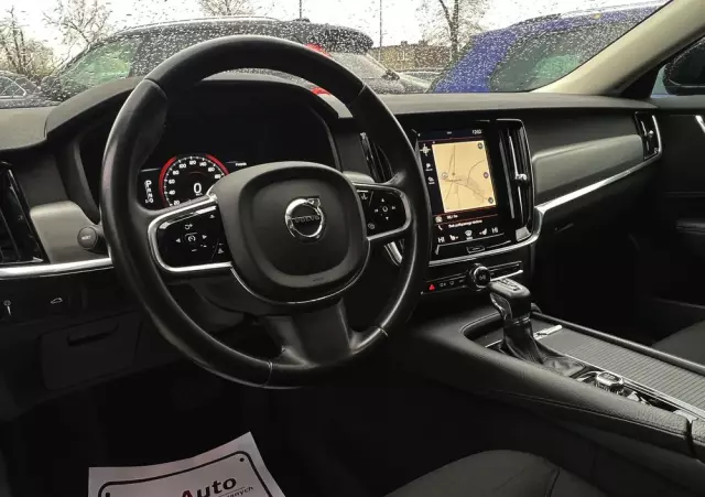 VOLVO V90 D4 Momentum Pro