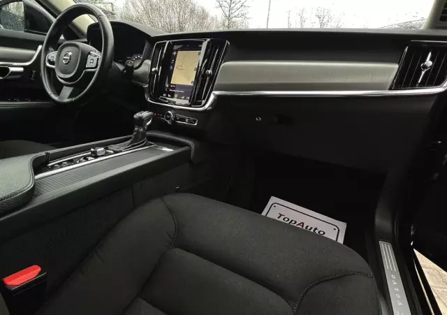 VOLVO V90 D4 Momentum Pro