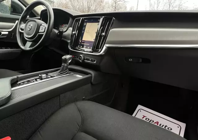 VOLVO V90 D4 Momentum Pro