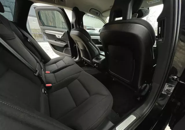 VOLVO V90 D4 Momentum Pro