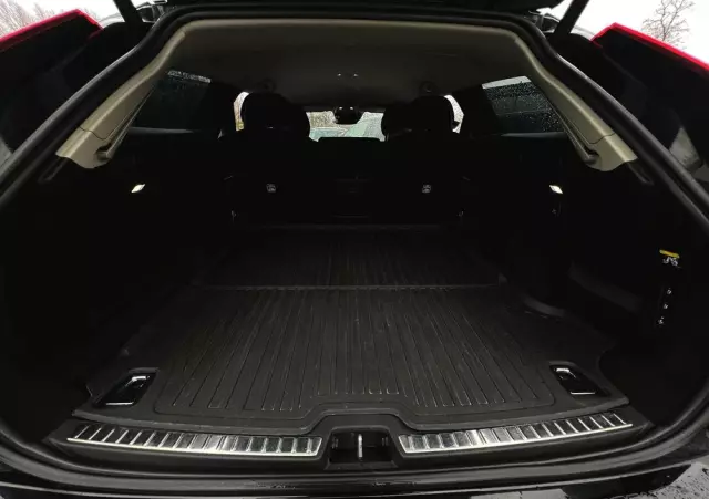 VOLVO V90 D4 Momentum Pro