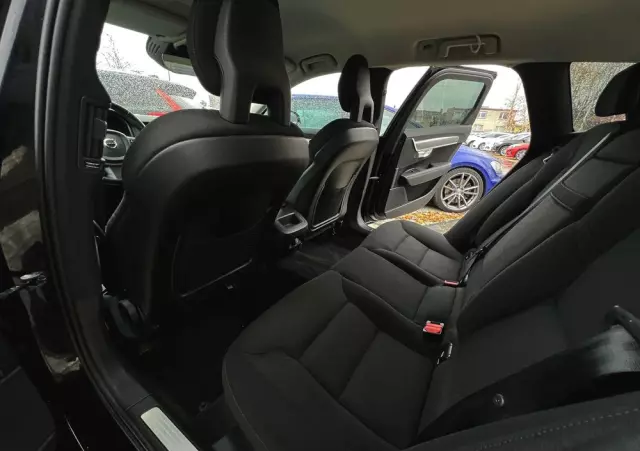 VOLVO V90 D4 Momentum Pro