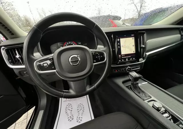 VOLVO V90 D4 Momentum Pro