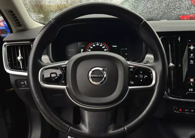 VOLVO V90 D4 Momentum Pro