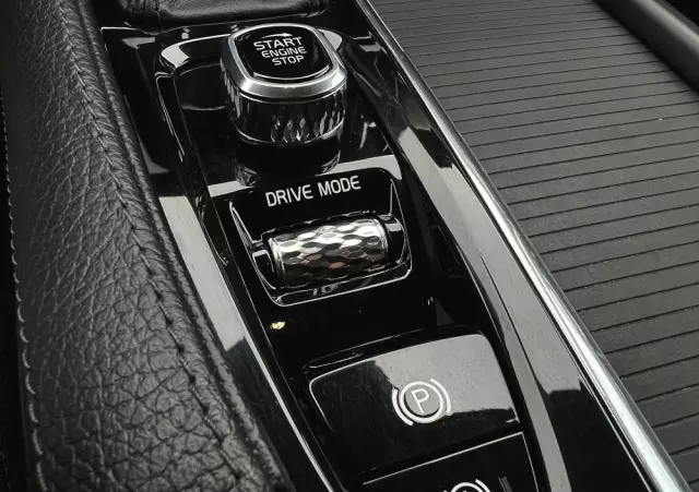 VOLVO V90 D4 Momentum Pro