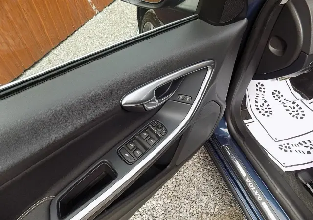 VOLVO S60 D2 Powershift RDesign