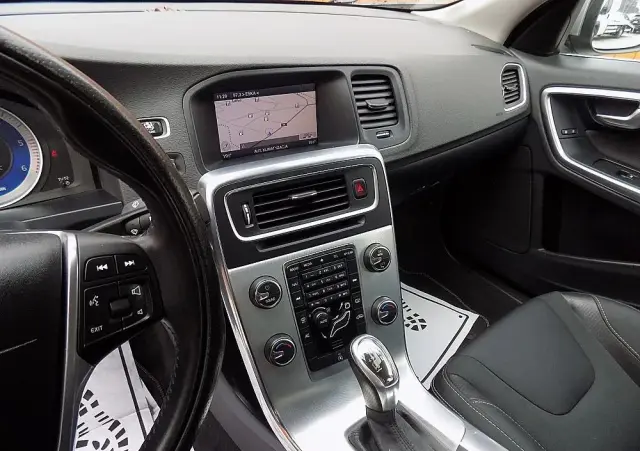 VOLVO S60 D2 Powershift RDesign