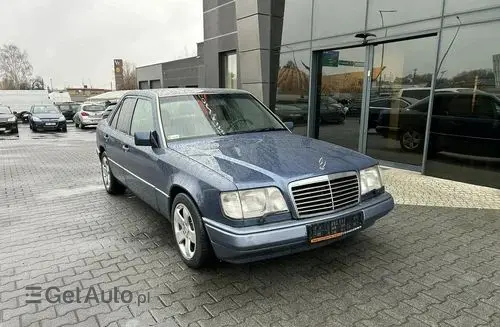 MERCEDES-BENZ 200 