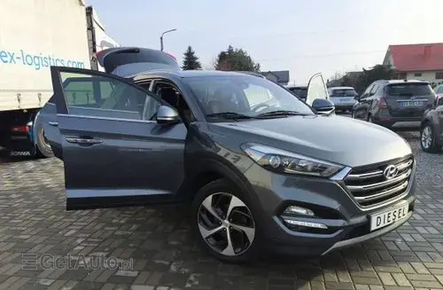 HYUNDAI Tucson 