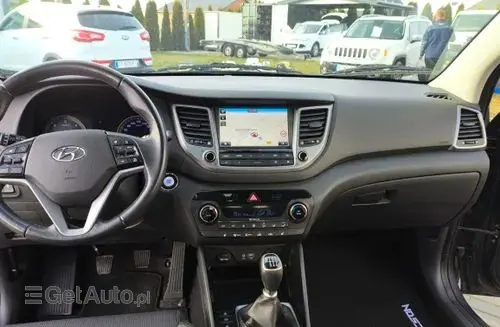 HYUNDAI Tucson 