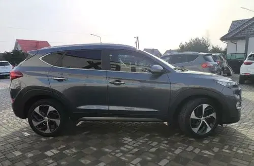 HYUNDAI Tucson 