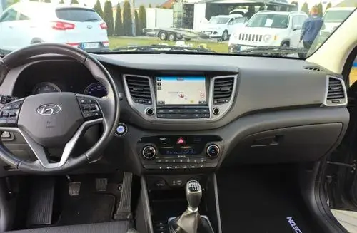 HYUNDAI Tucson 