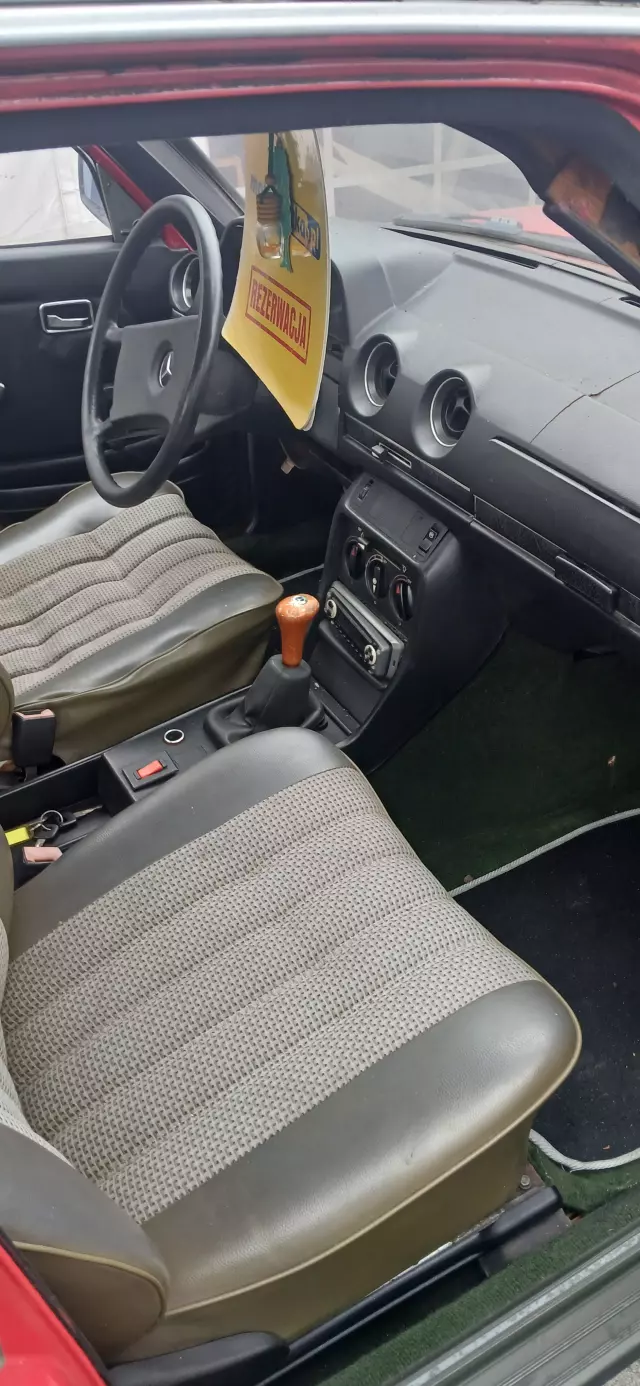 MERCEDES-BENZ W 124 200D