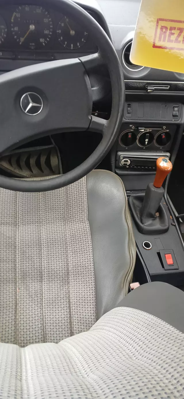 MERCEDES-BENZ W 124 200D