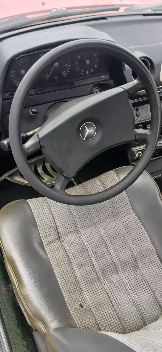 MERCEDES-BENZ W 124 200D