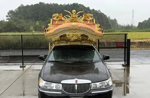 LINCOLN Buddyjski Karawan  