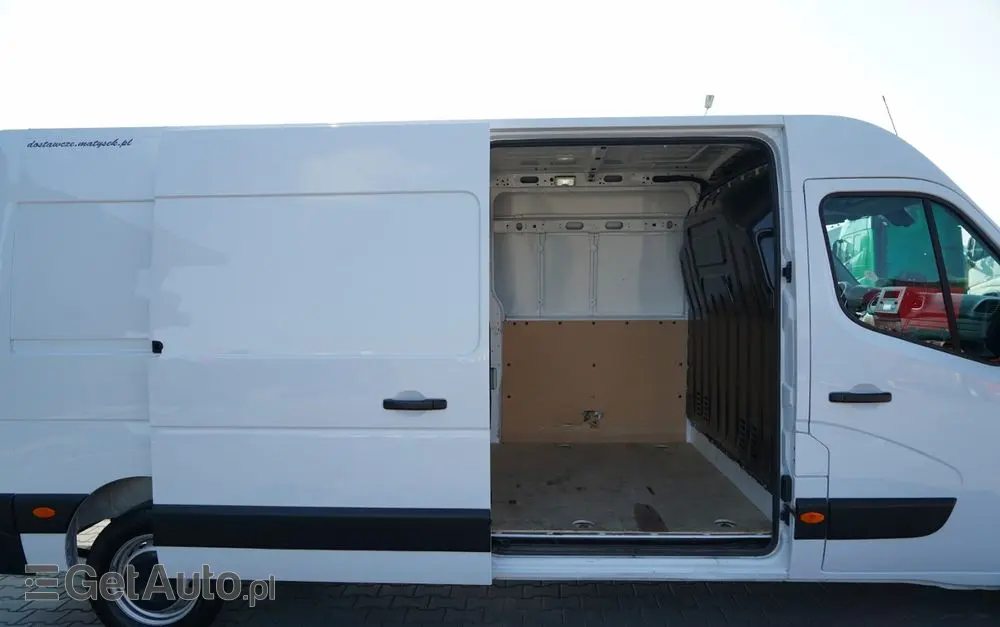 RENAULT MASTER / BLASZAK /  L3H2 / FURGON / 2023 R / SPROWADZONY 