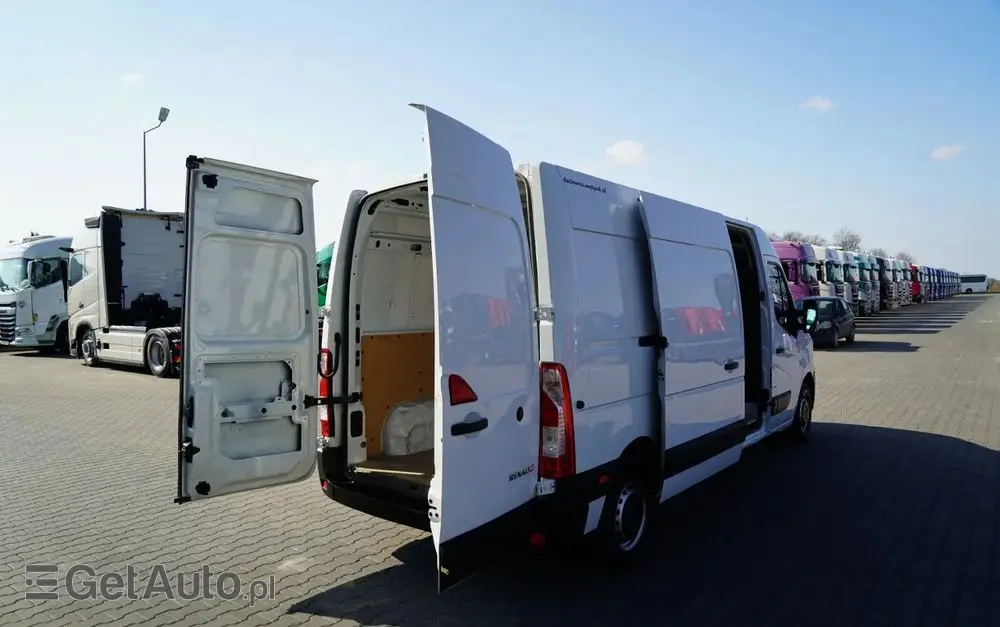 RENAULT MASTER / BLASZAK /  L3H2 / FURGON / 2023 R / SPROWADZONY 