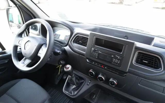 RENAULT MASTER / BLASZAK /  L3H2 / FURGON / 2023 R / SPROWADZONY 